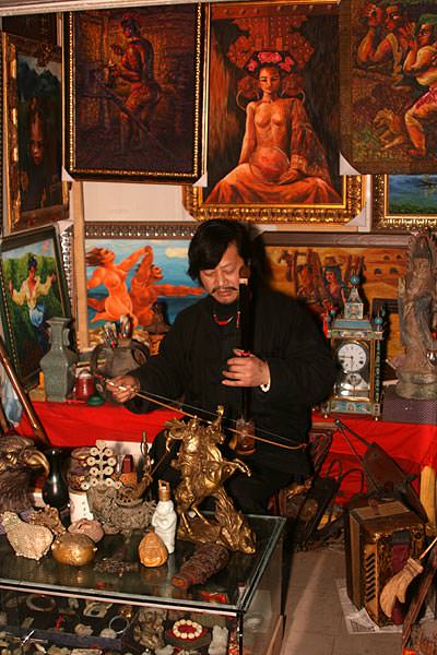 Tang ZhongLin plays erhu