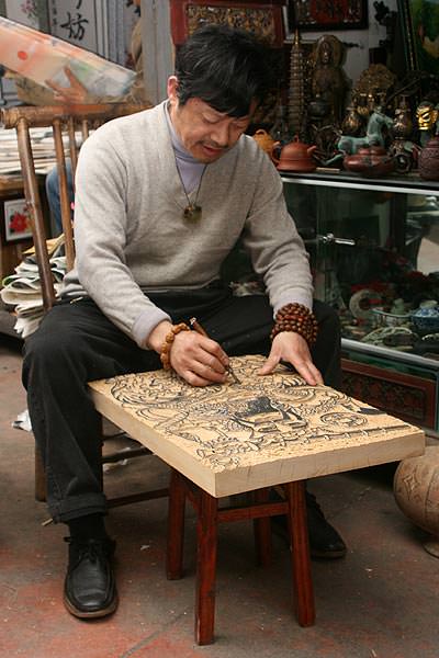 Tang ZhongLin plays erhu